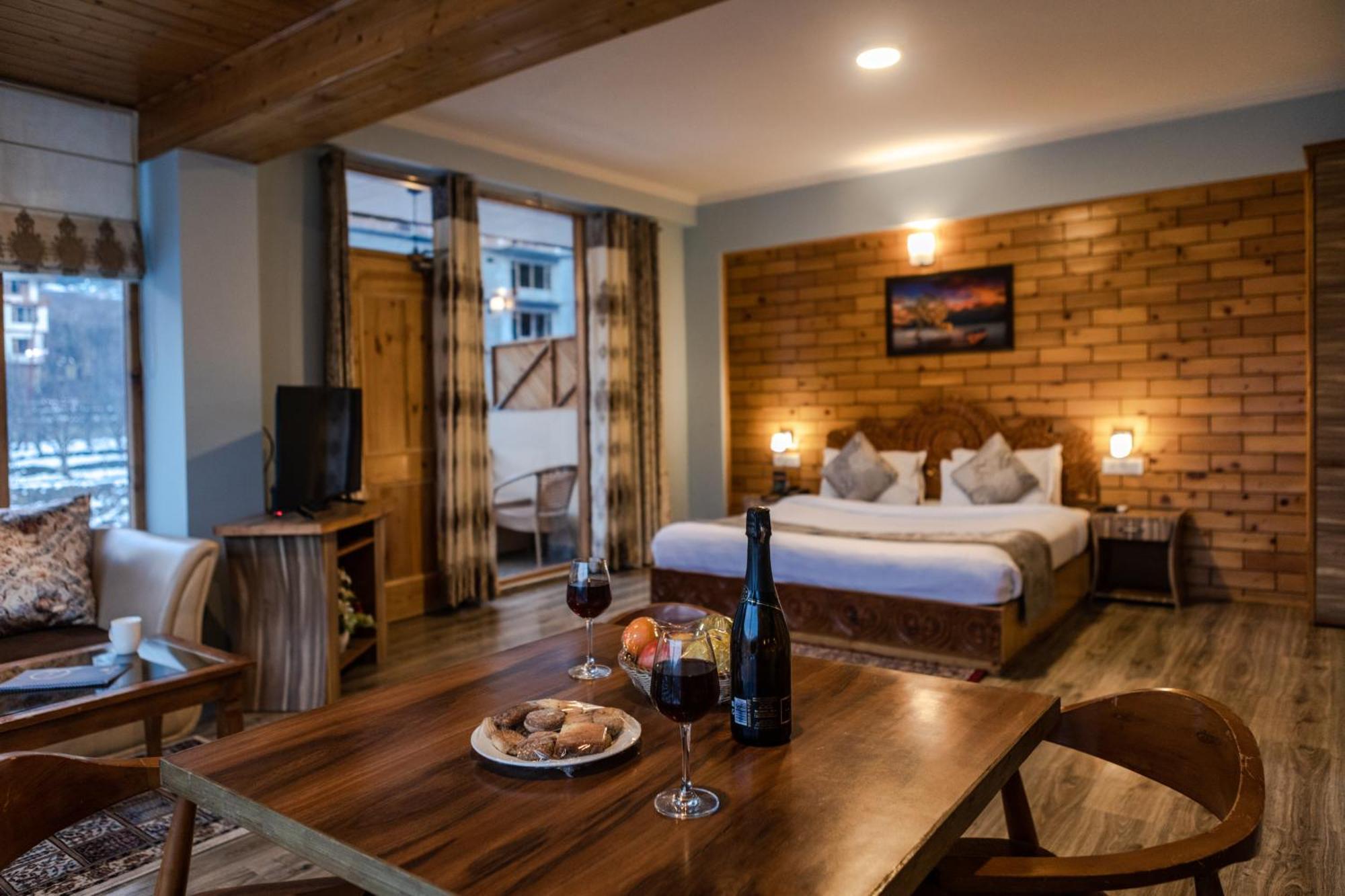 Snow Flakes Resort And Spa Centrally Heated Luxury Resort 마날리 외부 사진